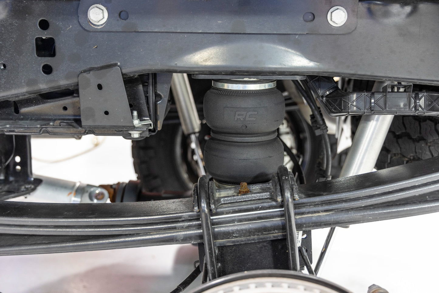 Air Spring Kit w/compressor | Ford F-250/F-350 Super Duty (17-22)