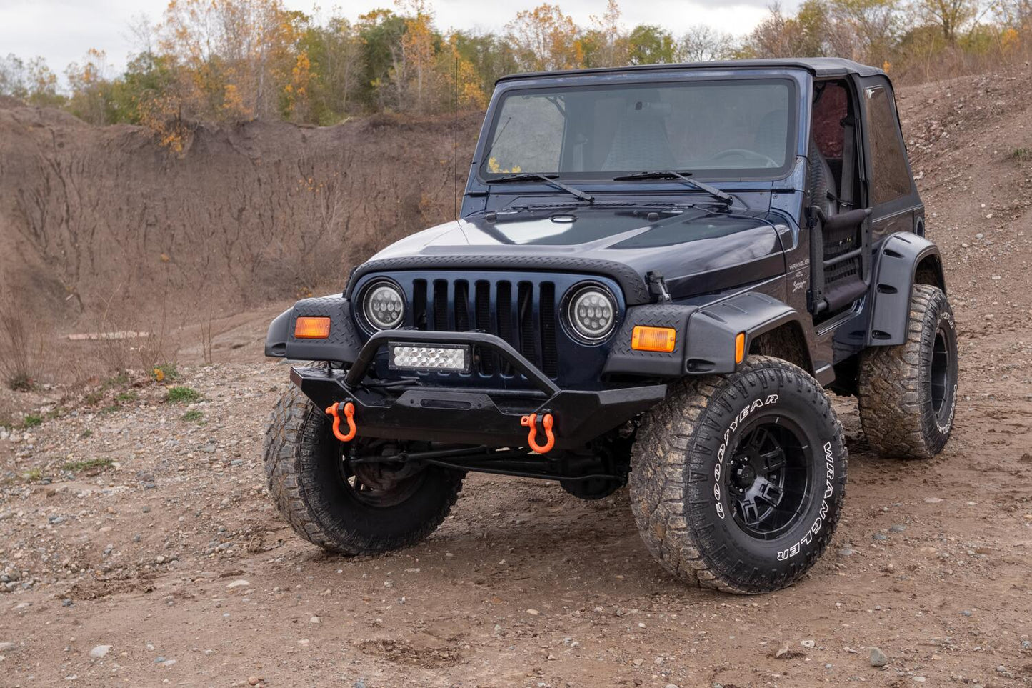Black Trail Armor Front Corners For 1997-2006 Jeep Wrangler, Pair Bushwacker