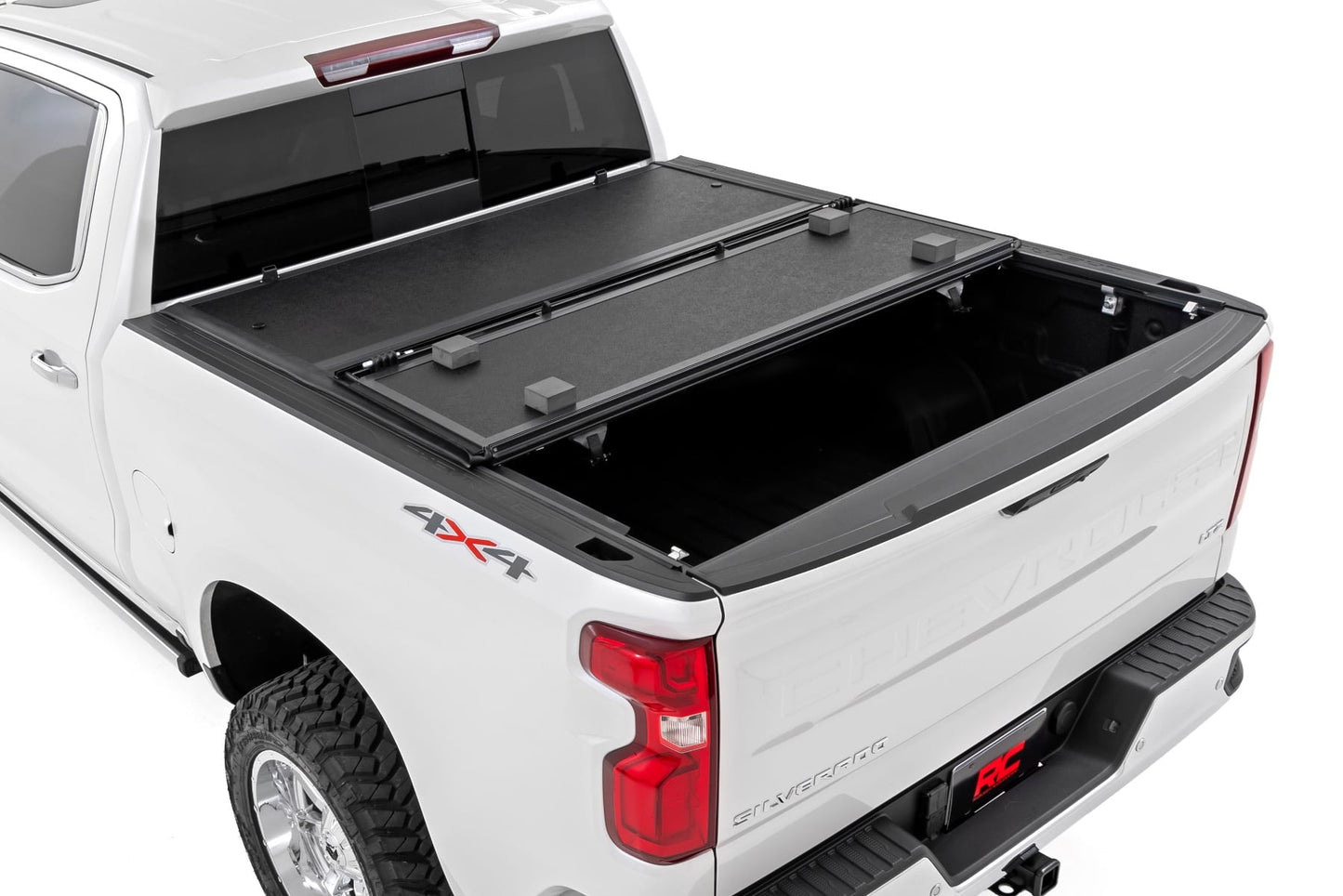 Hard Low Profile Bed Cover | 5'10" Bed | Chevy/GMC Sierra 1500 (19-26)/Silverado 1500 (19-26) 
