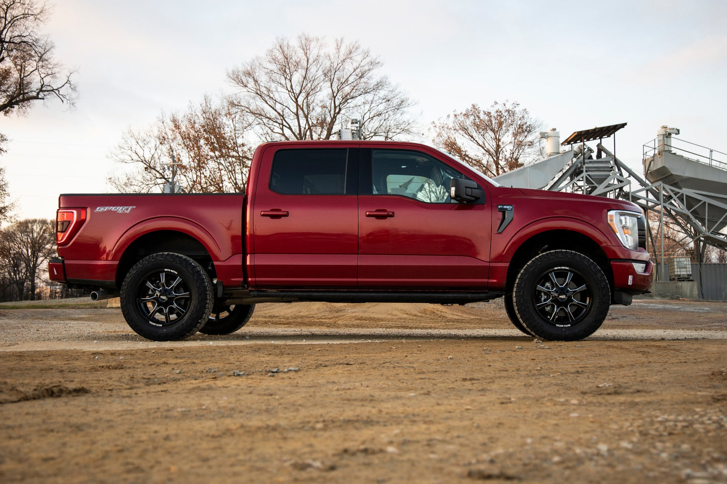 2.0 Inch Ford Leveling Lift Kit w/V2 Shocks For 2021 F-150 Rough Country