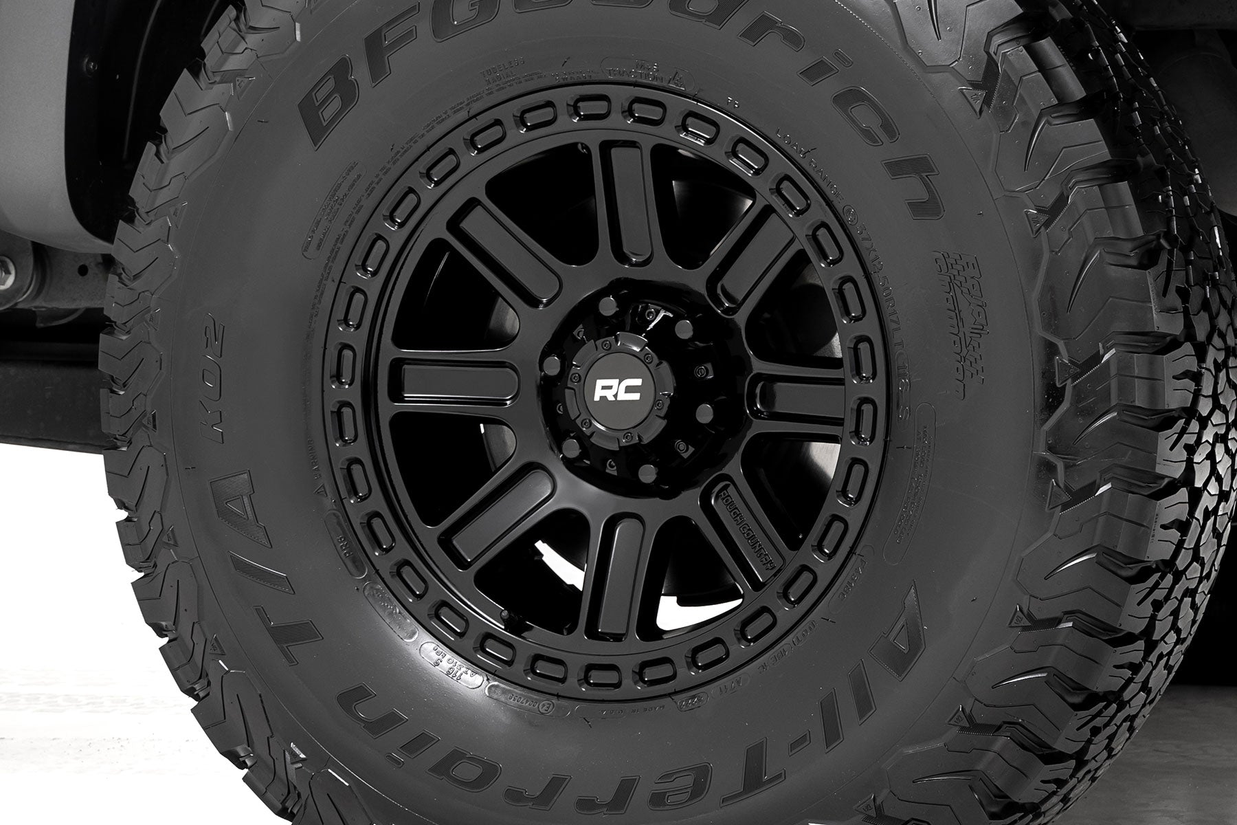 Rough Country 84 Series Wheel | Gloss Black | 18x8.5 | 5x5 | +0mm
