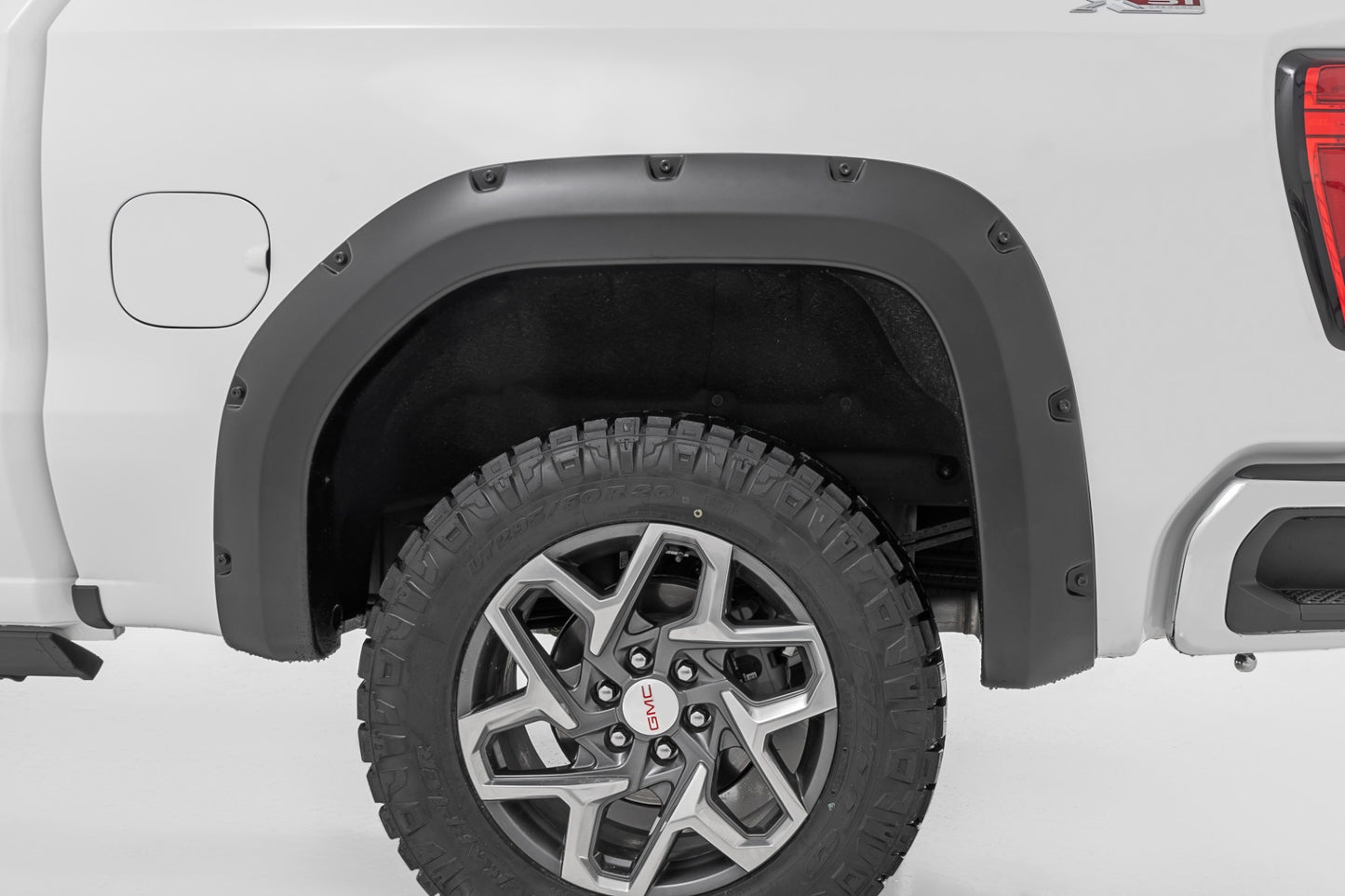 Traditional Pocket Fender Flares Gloss Black GMC Sierra 1500 2WD/4WD (19-23) Rough Country