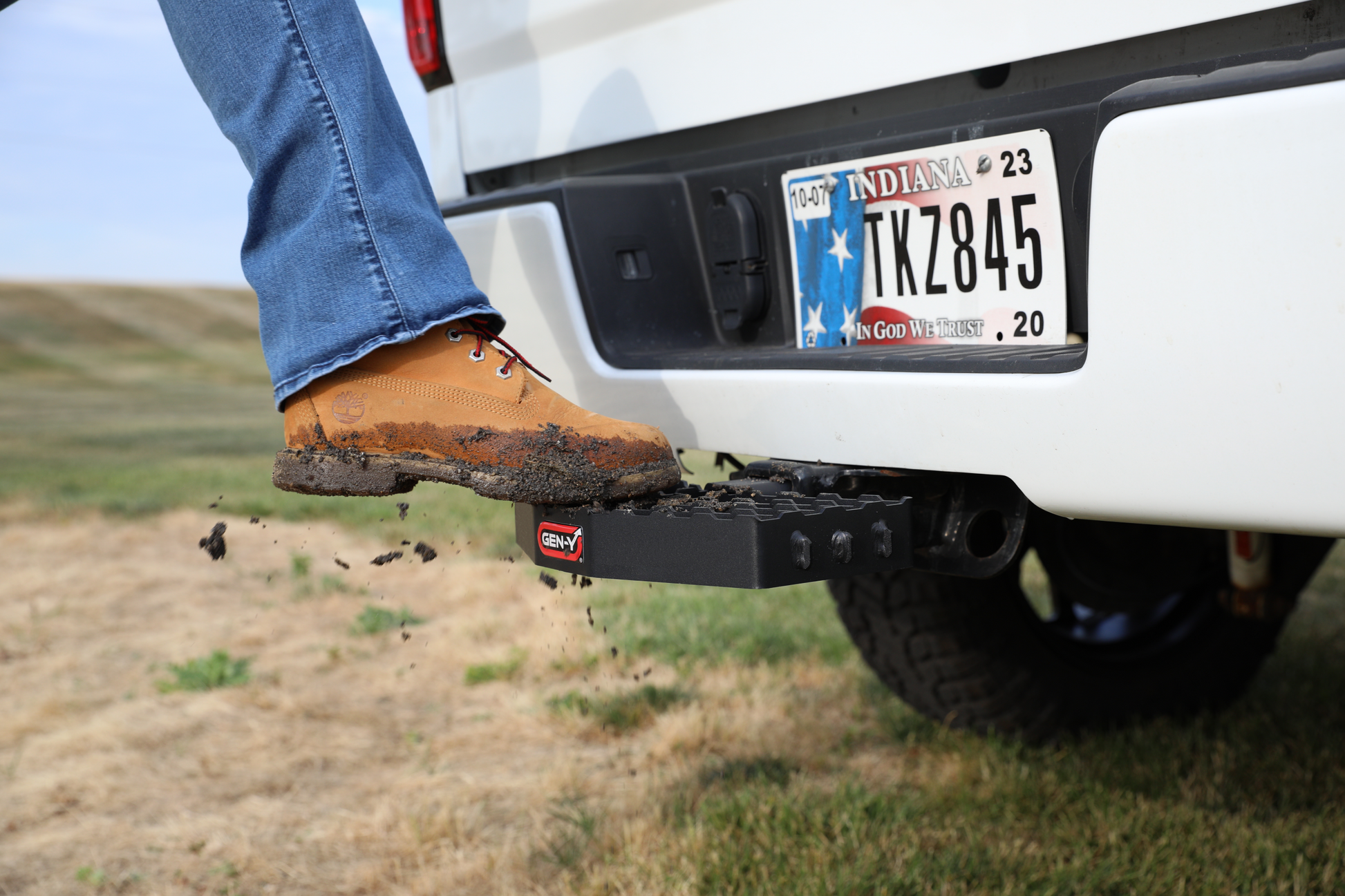 Phantom 2 Inch Shank Serrated Hitch Step 400lb Capacity Gen Y Hitch