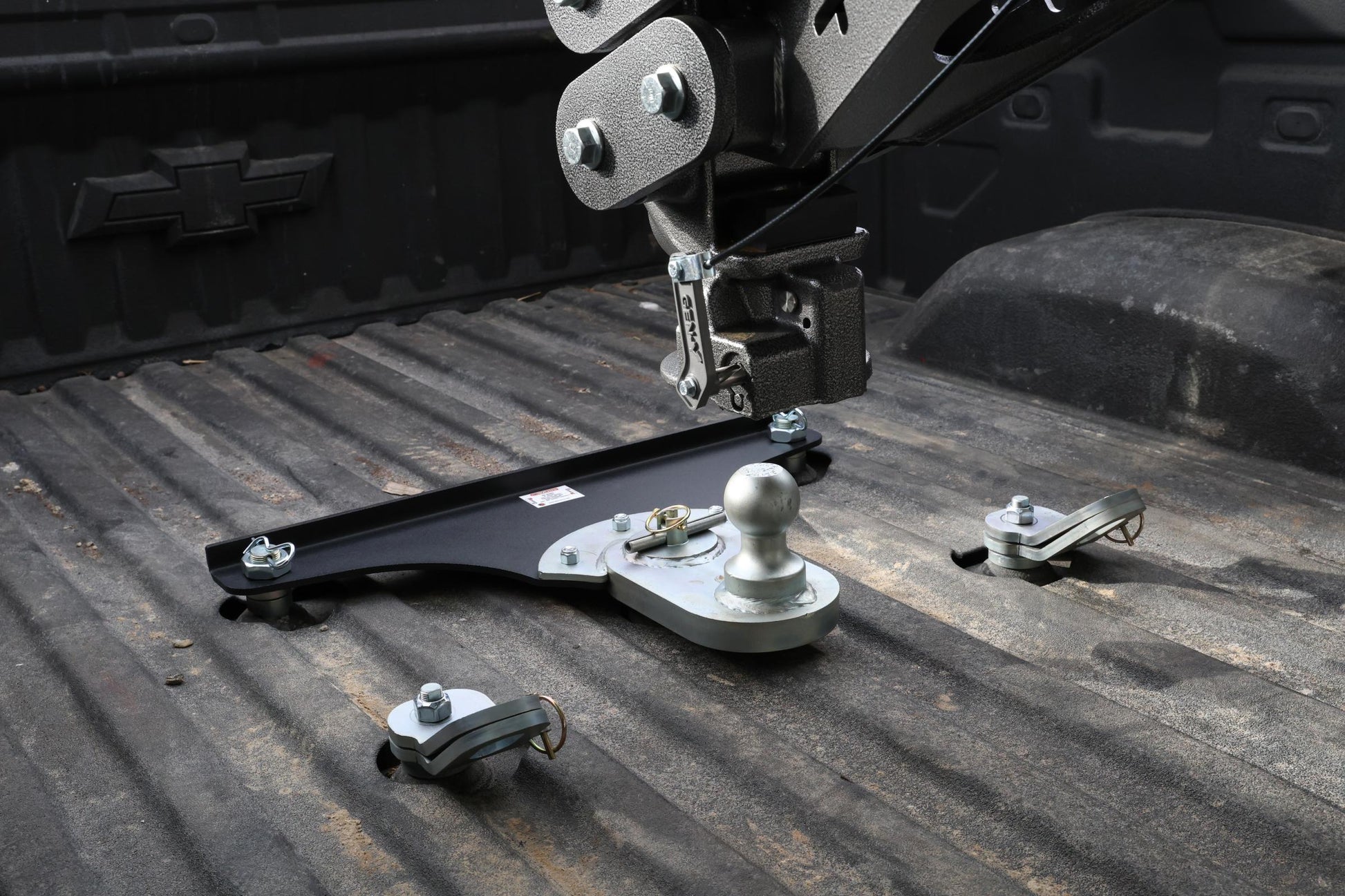 GoosePuck 5 Inch offset ball-puck mount for GM Long Bed 2018-2019 25K Towing (With EXT Ball Assy and 101684) Gen Y Hitch
