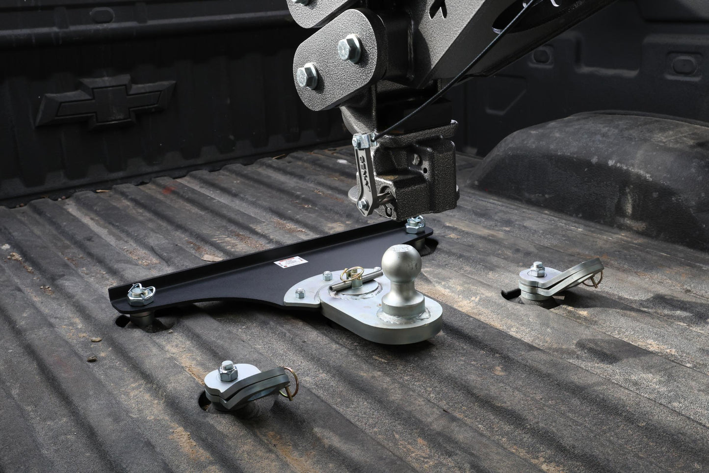 GoosePuck 5 Inch offset ball-puck mount for GM Long Bed 2018-2019 25K Towing (With EXT Ball Assy and 101684) Gen Y Hitch