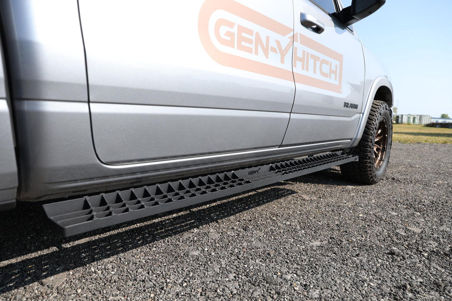 Running Boards Fits Ram 1500 (2019-2024) Crew Cab RS & CS (Does not fit Ram Classic) Gen Y Hitch
