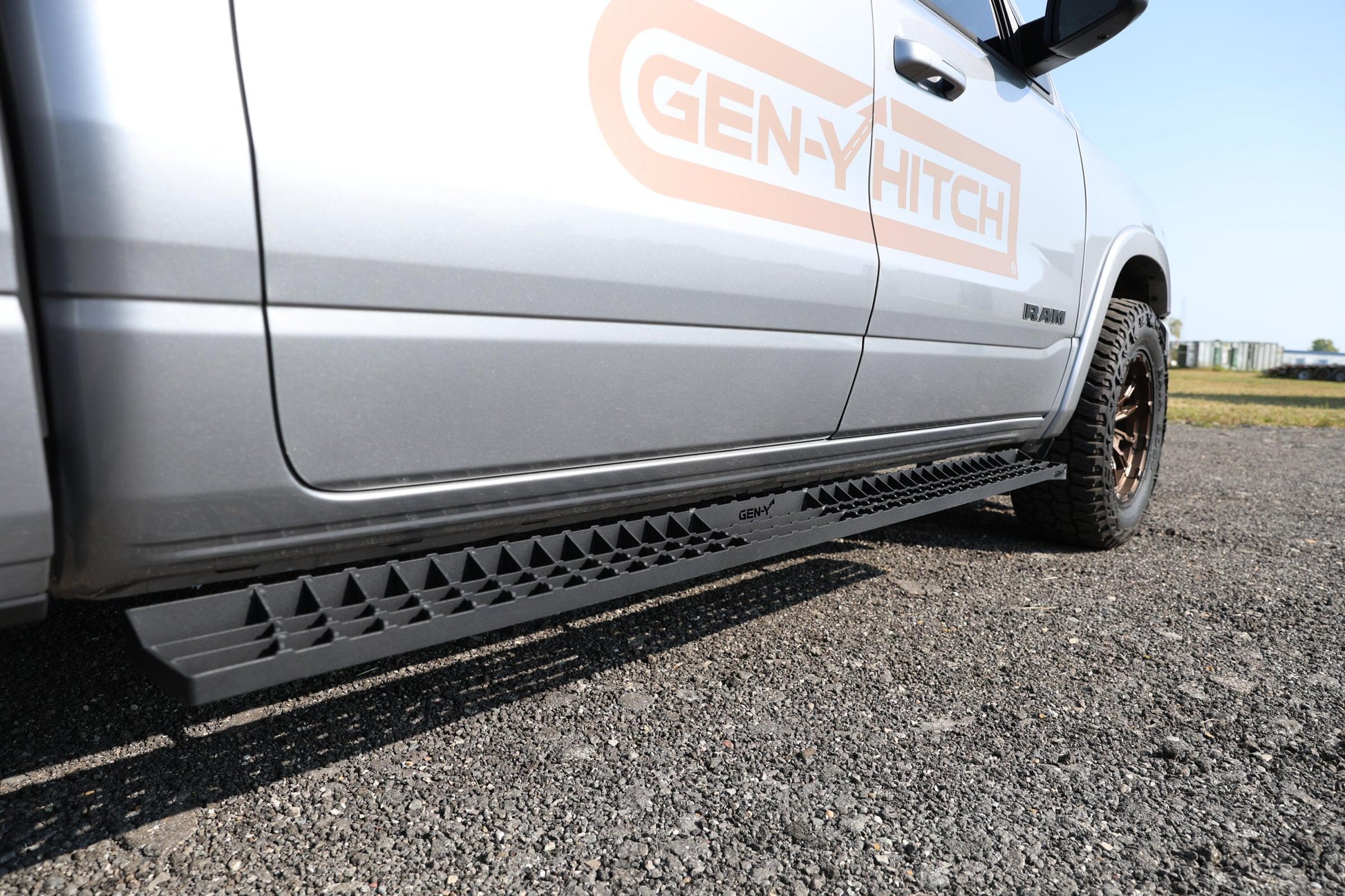 Running Boards Fits Ram 1500 (2019-2024) Crew Cab RS & CS (Does not fit Ram Classic) Gen Y Hitch