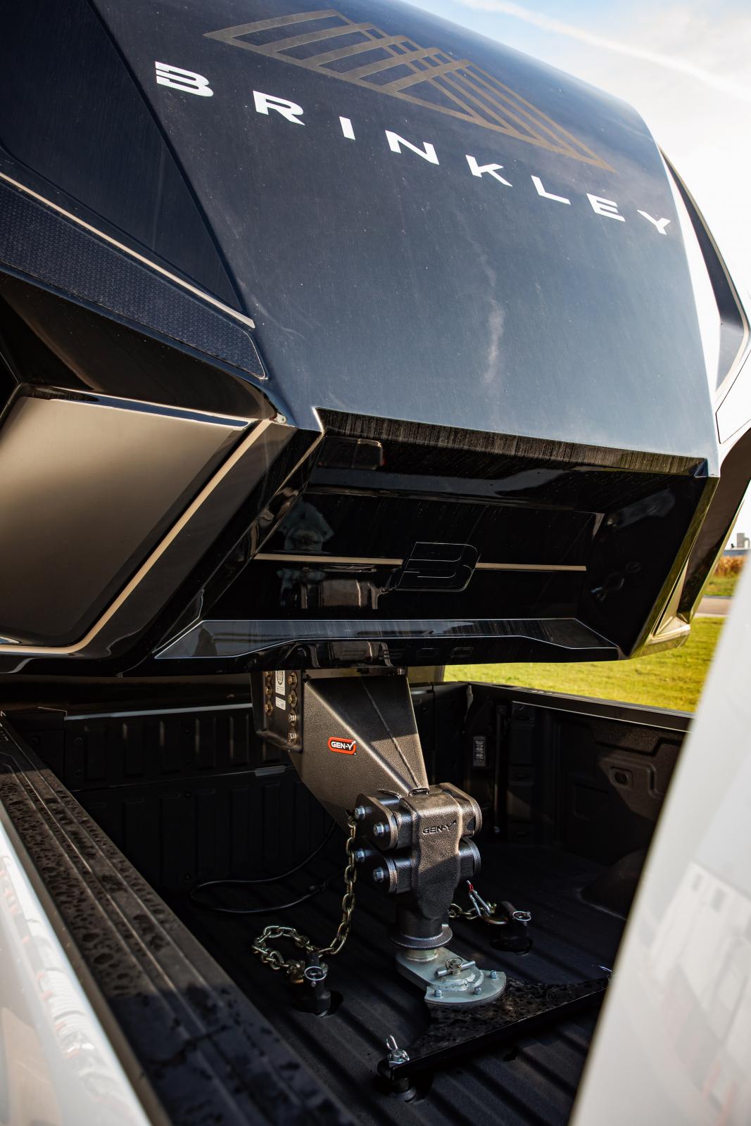 Executive Torsion Flex Turning Point Fifth Wheel to Gooseneck 2 5/16 Inch Coupler 1.5K 4.5K pin weight range 21K Towing Gen Y Hitch