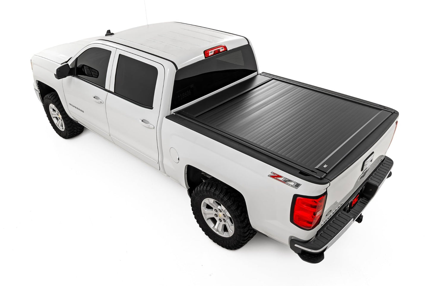 Manual Retractable Bed Cover | 5'9" Bed | Chevy/GMC 1500 (14-18 & Classic)