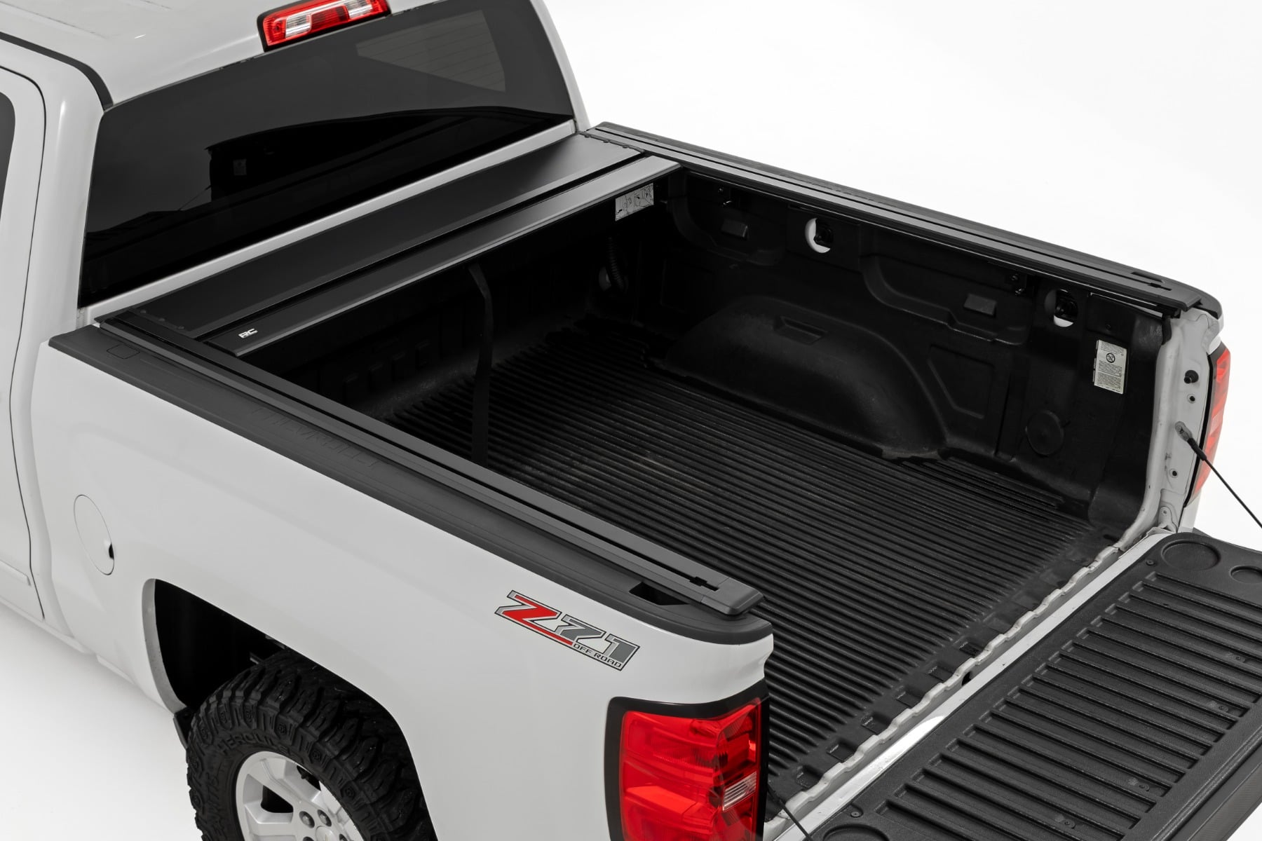 Manual Retractable Bed Cover | 5'9" Bed | Chevy/GMC 1500 (14-18 & Classic)