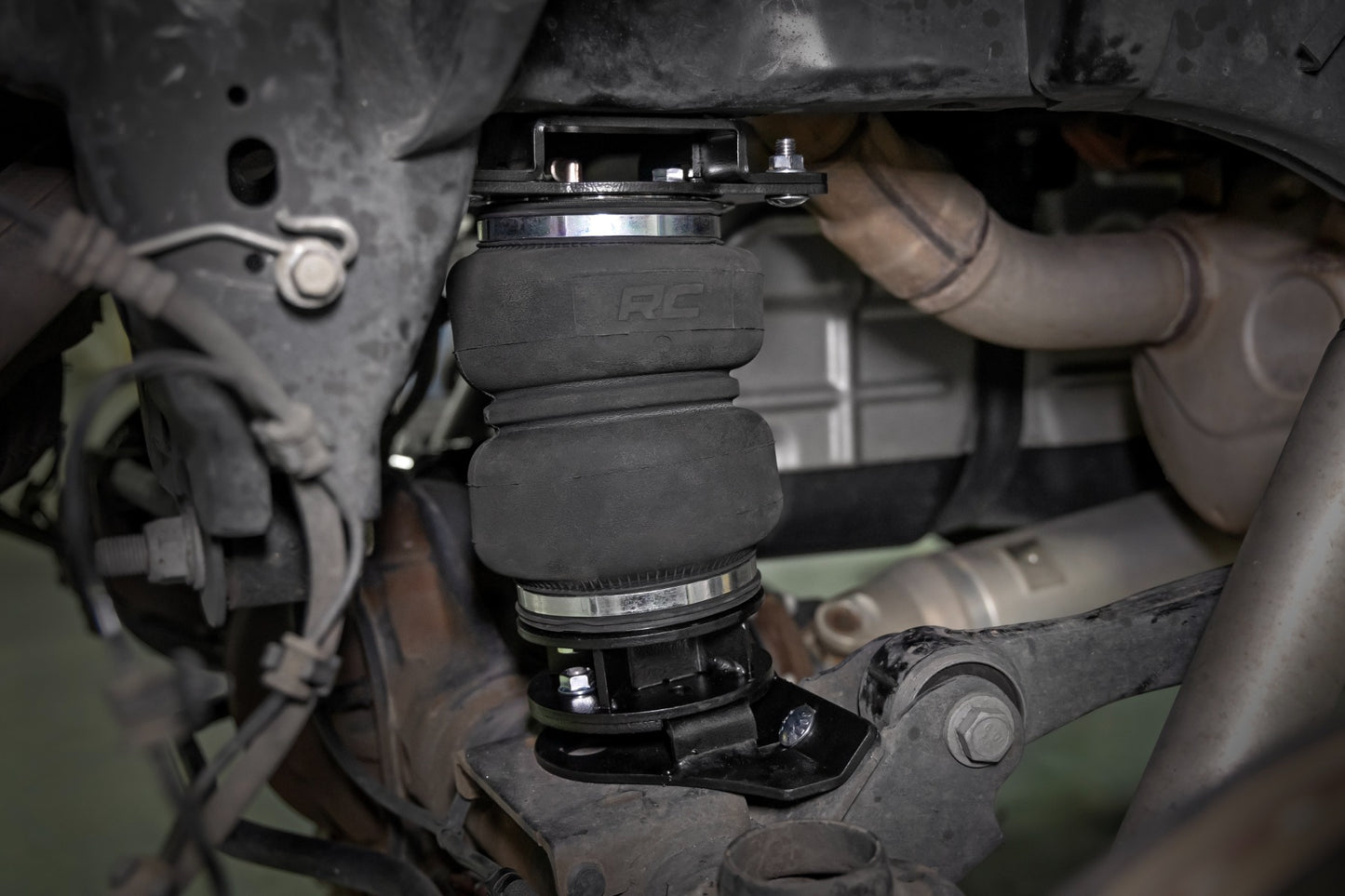 Air Spring Kit w/compressor | Wireless Controller | 6 Inch Lift Kit | Ram 1500 (19-26)