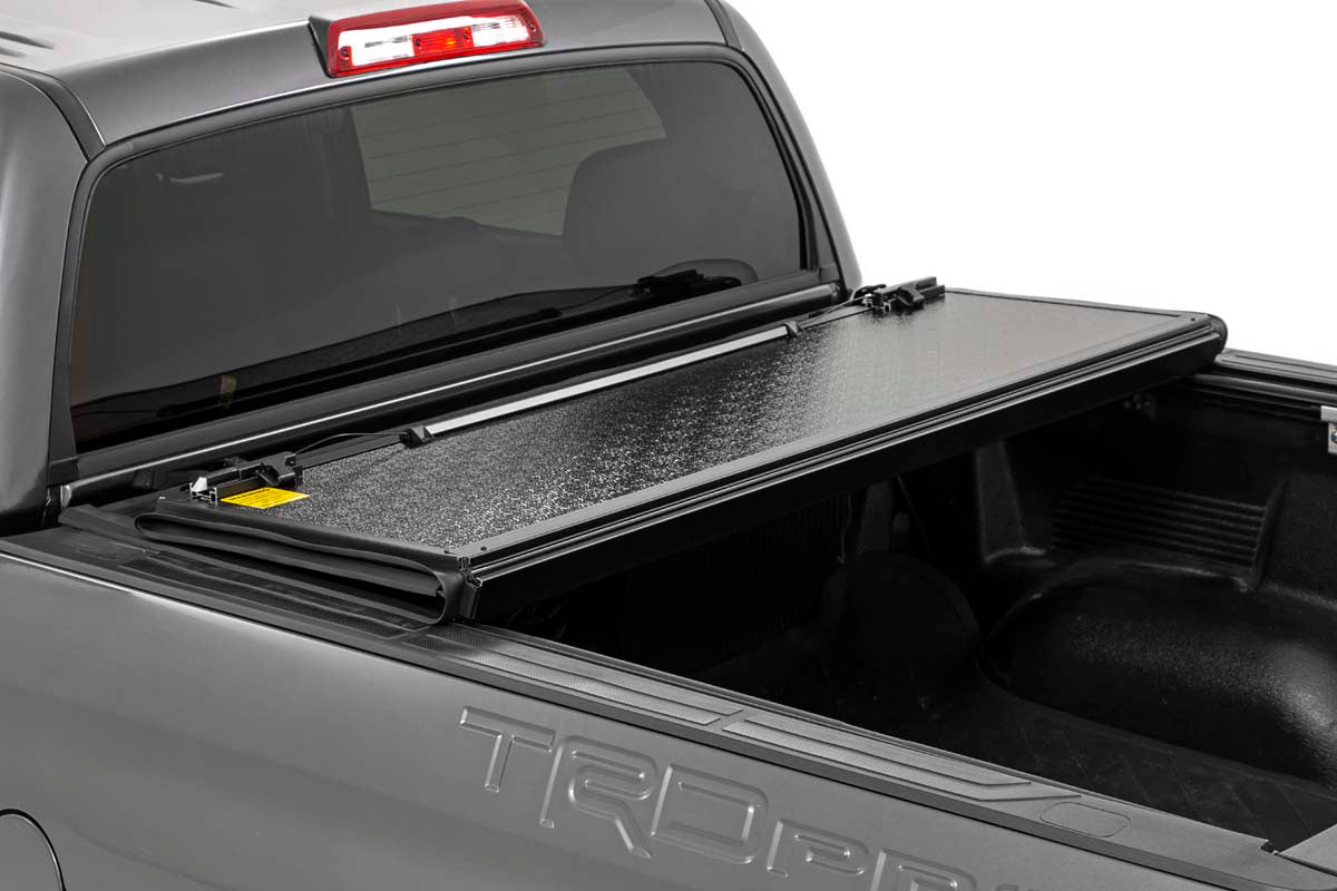 Hard Low Profile Bed Cover | 5'7" Bed | Toyota Tundra (07-21)